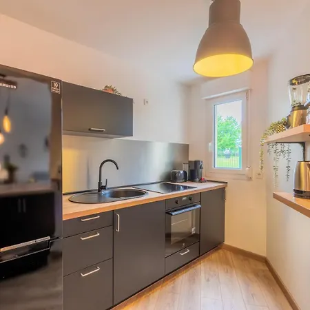 One Bedroom Near Tram, With Courtyard