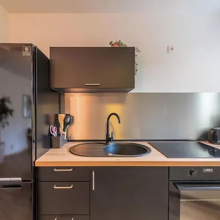One Bedroom Near Tram, With Courtyard Apartament *